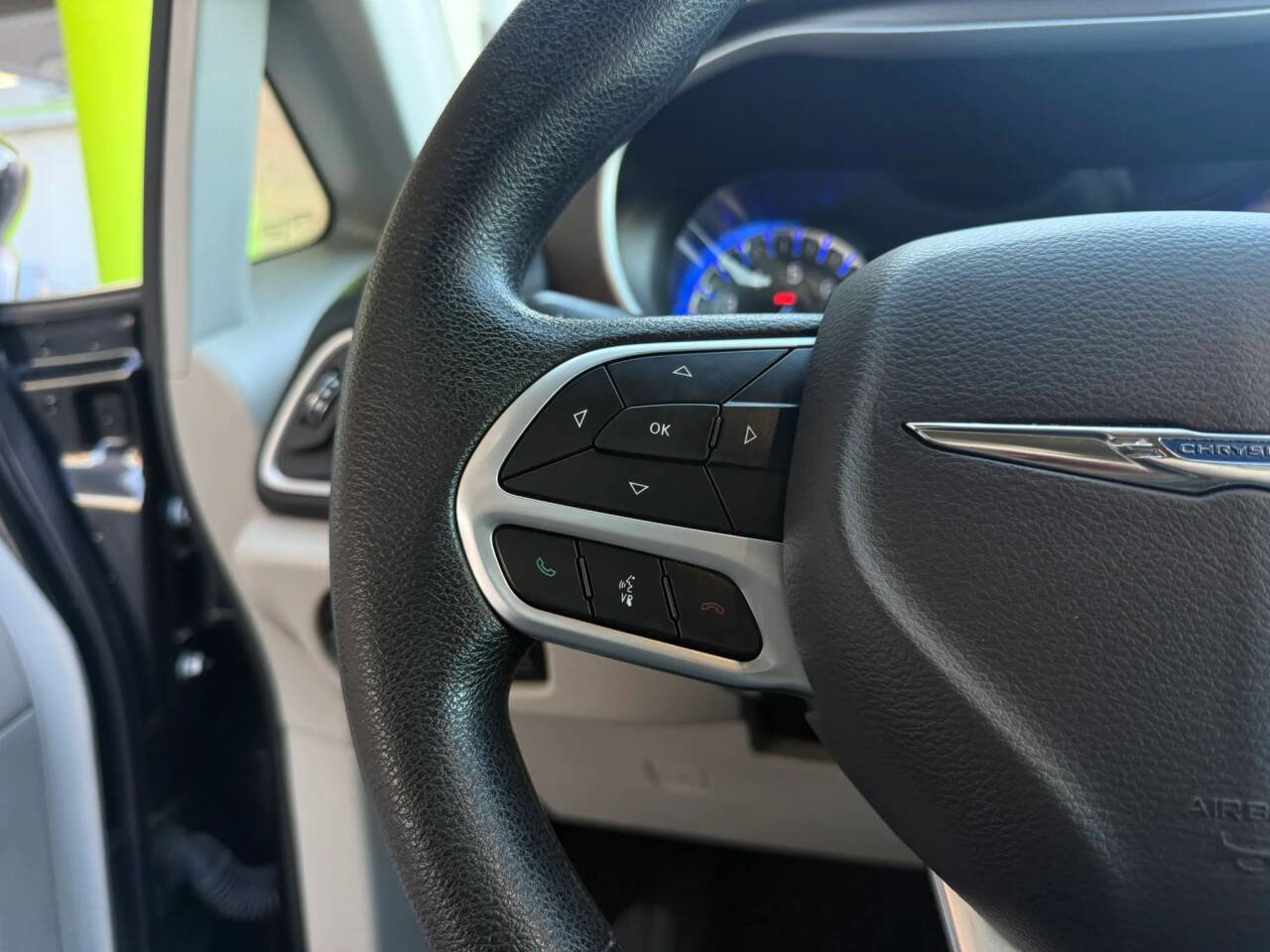 Used 2021 Chrysler Voyager Lxi image 9