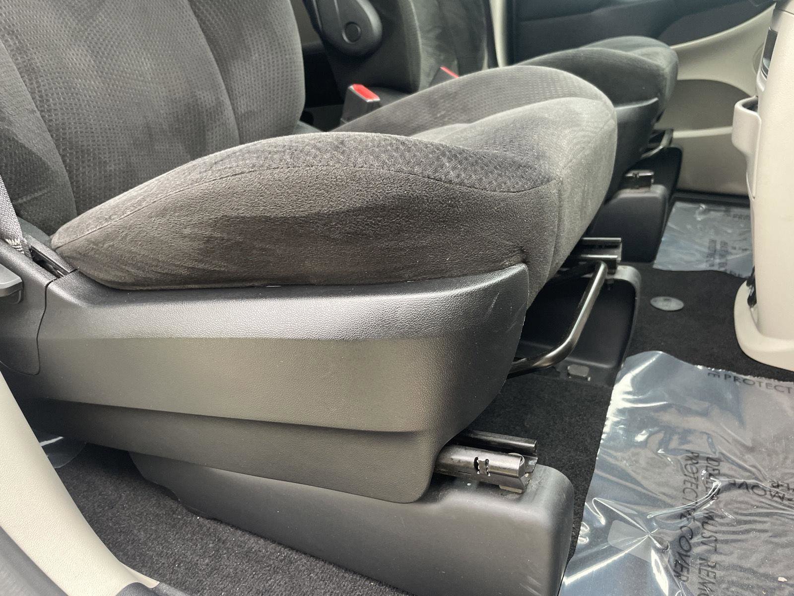 Used 2015 Dodge Grand Caravan American Value Package FWD image 10