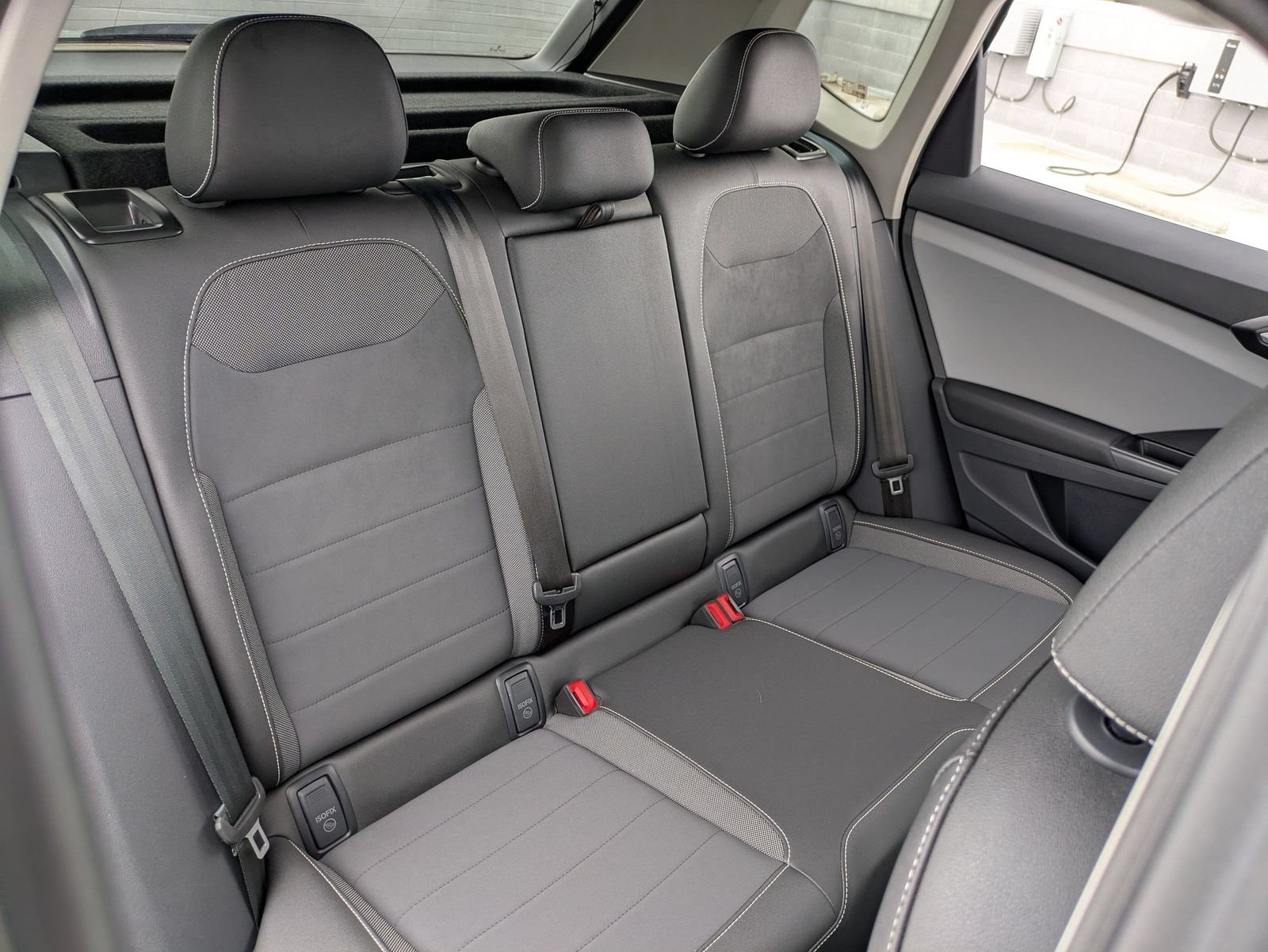 Used 2023 Volkswagen Taos SE w/ Panoramic Sunroof Package FWD image 29