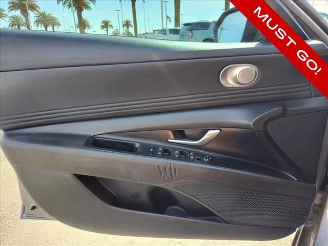 Used 2023 Hyundai Elantra SEL w/ Convenience Package FWD image 12