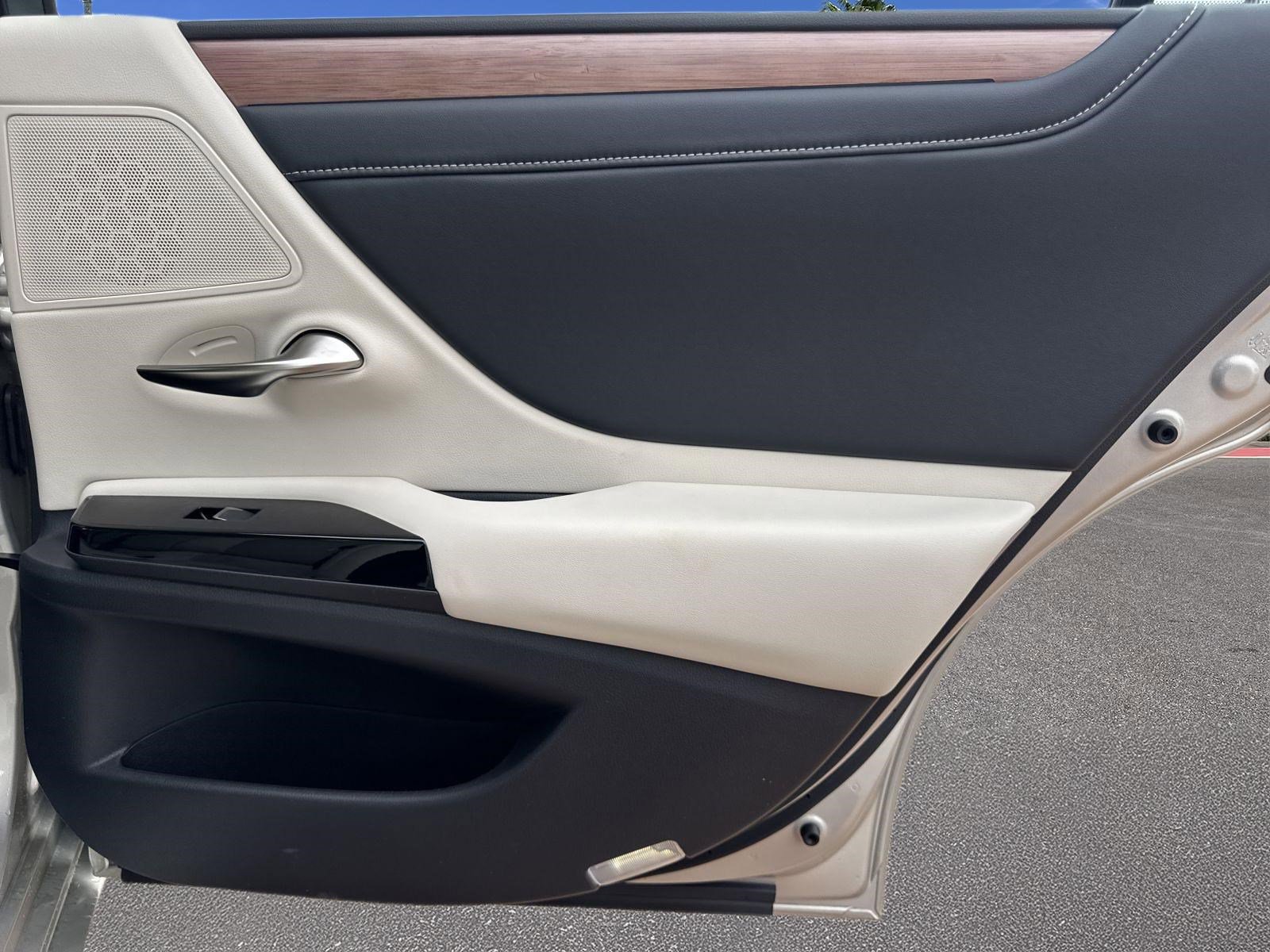 New 2025 Lexus ES 350 w/ Premium Package image 10