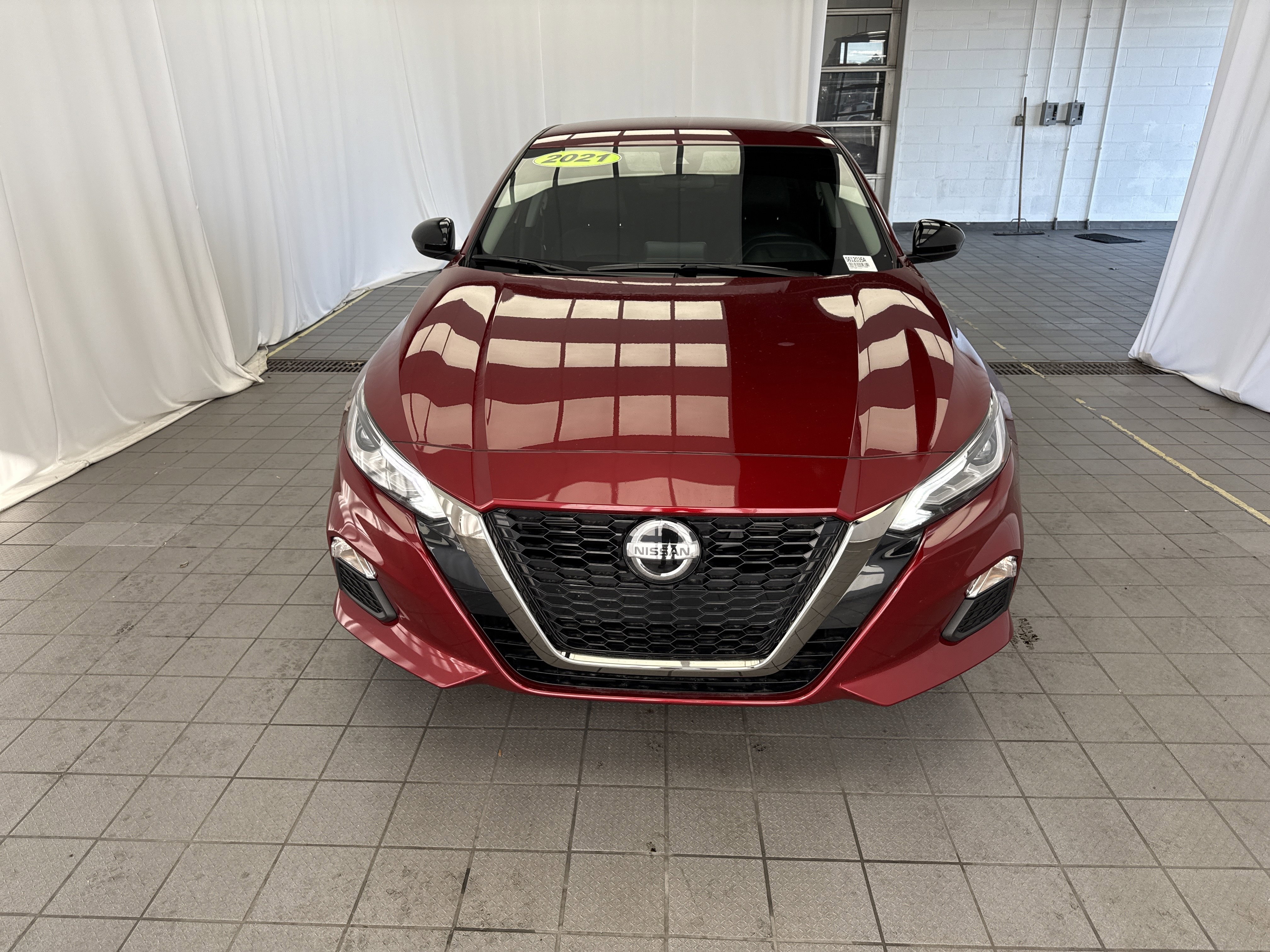 Used 2021 Nissan Altima 2.5 SR video 2