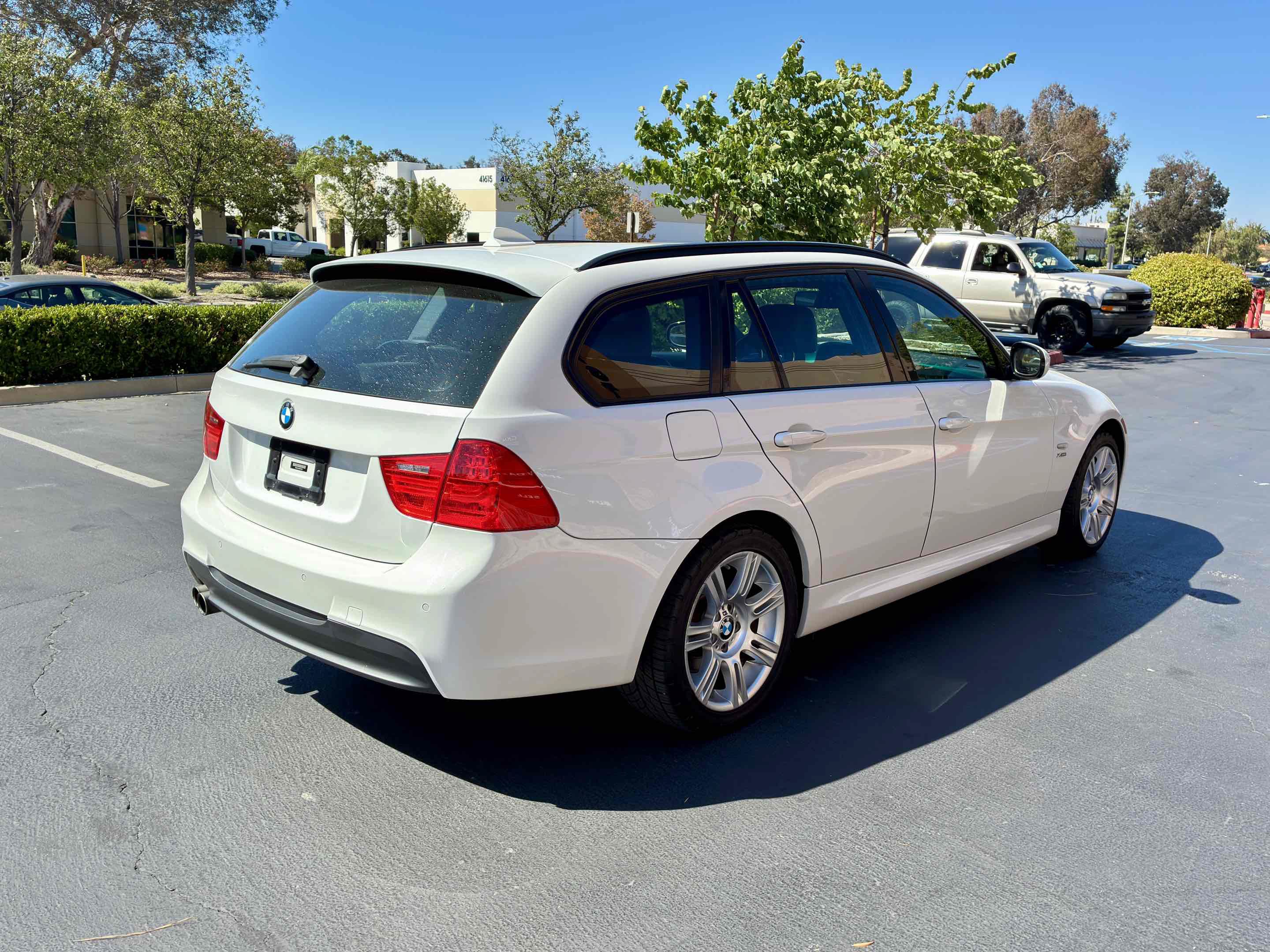 Used 2011 BMW 328i xDrive Wagon AWD/4WD image 8