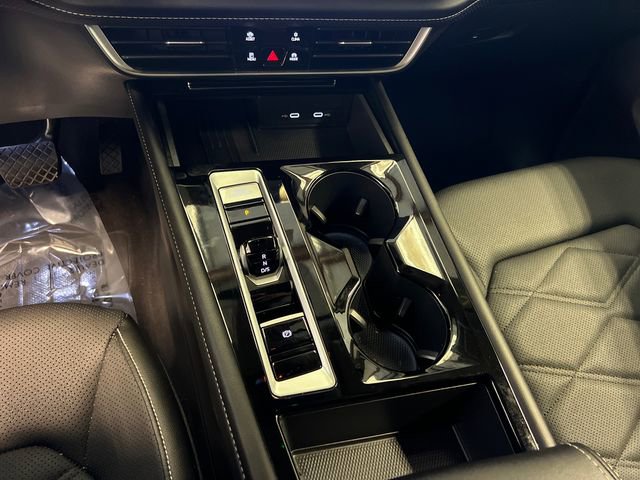 Certified 2025 Volkswagen Atlas SE FWD image 28