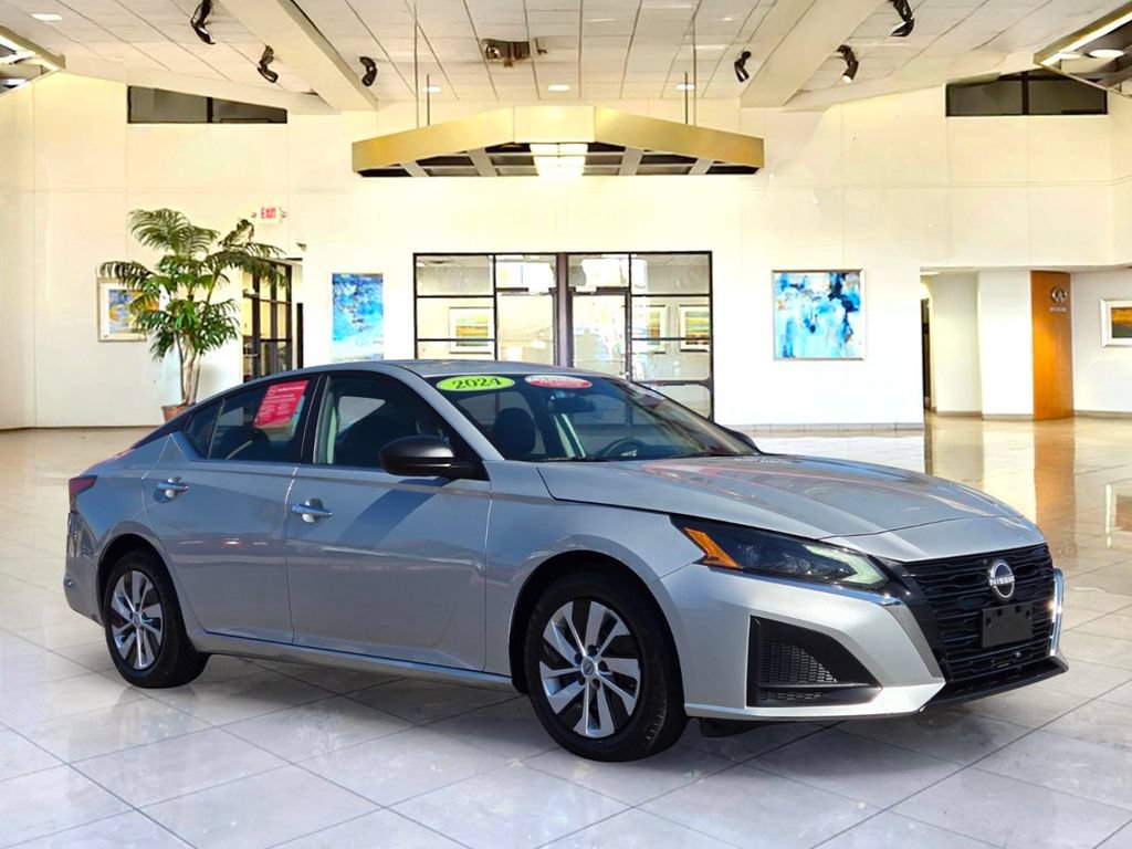 Certified 2024 Nissan Altima 2.5 S FWD image 3