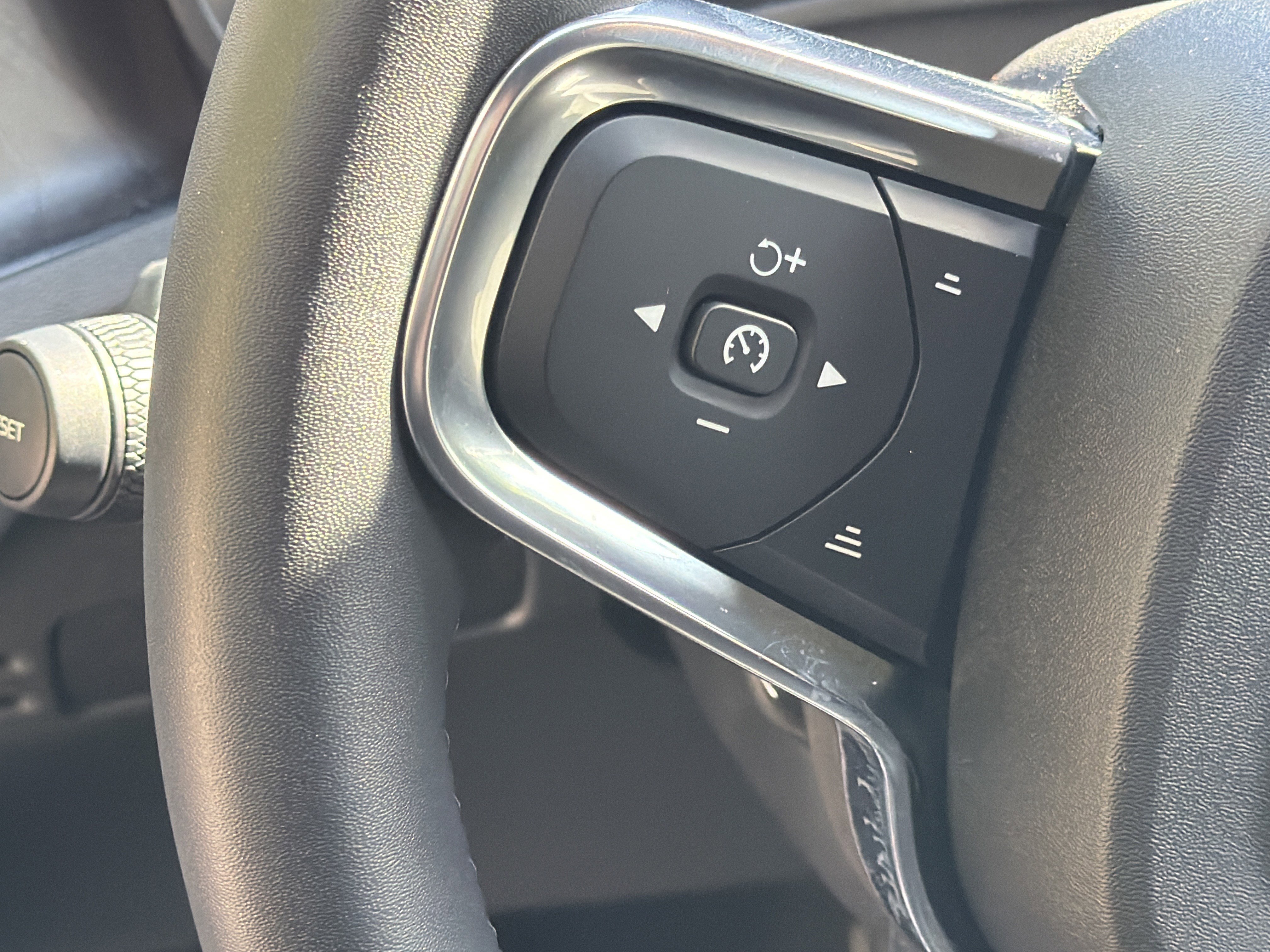 Certified 2023 Volvo XC40 Recharge Plus w/ Protection Package Premier AWD/4WD image 19