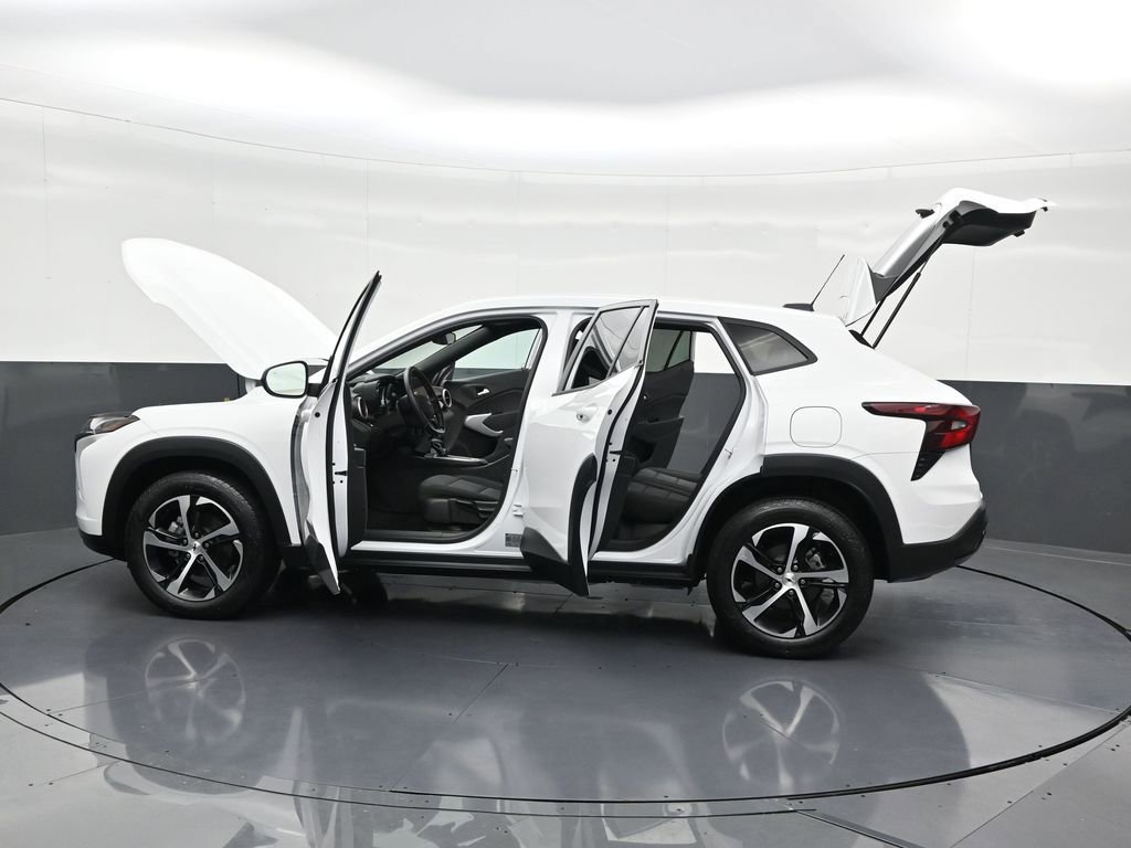 Used 2025 Chevrolet Trax RS w/ Driver Confidence Package image 38