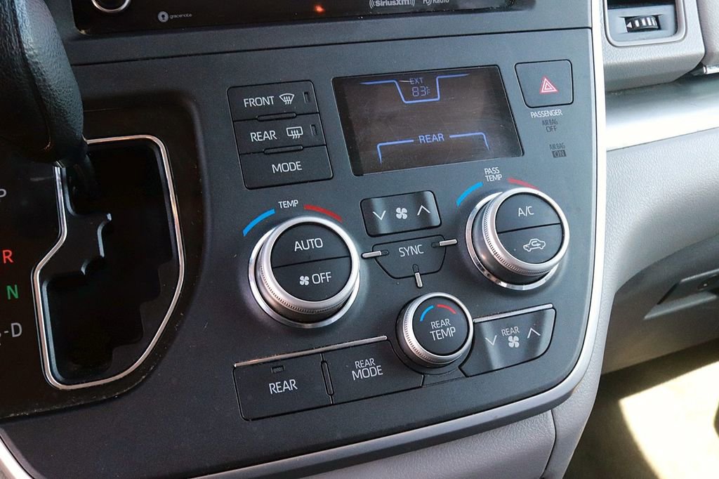Used 2020 Toyota Sienna LE FWD image 22