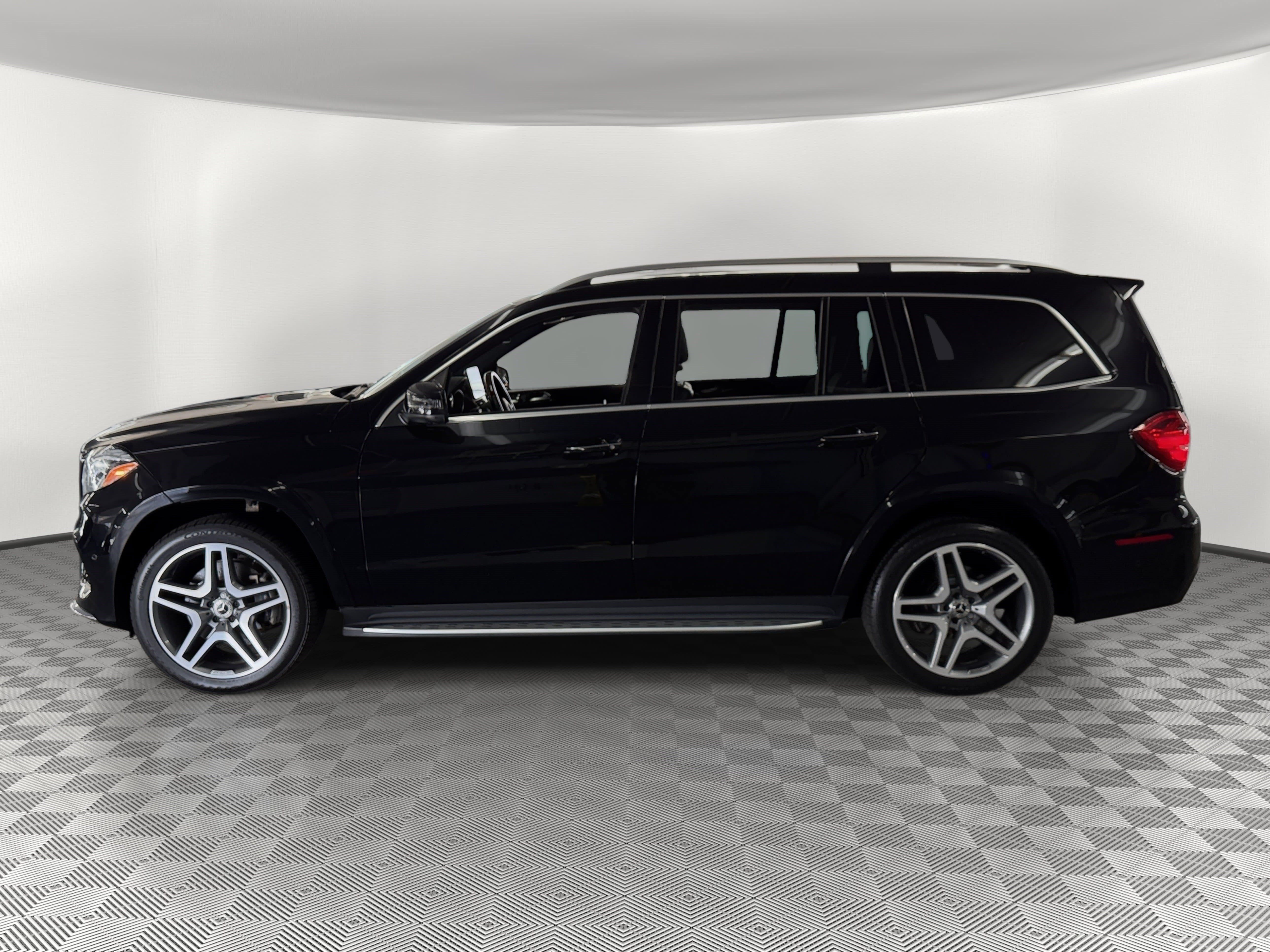 Used 2019 Mercedes-Benz GLS 550 4MATIC image 2