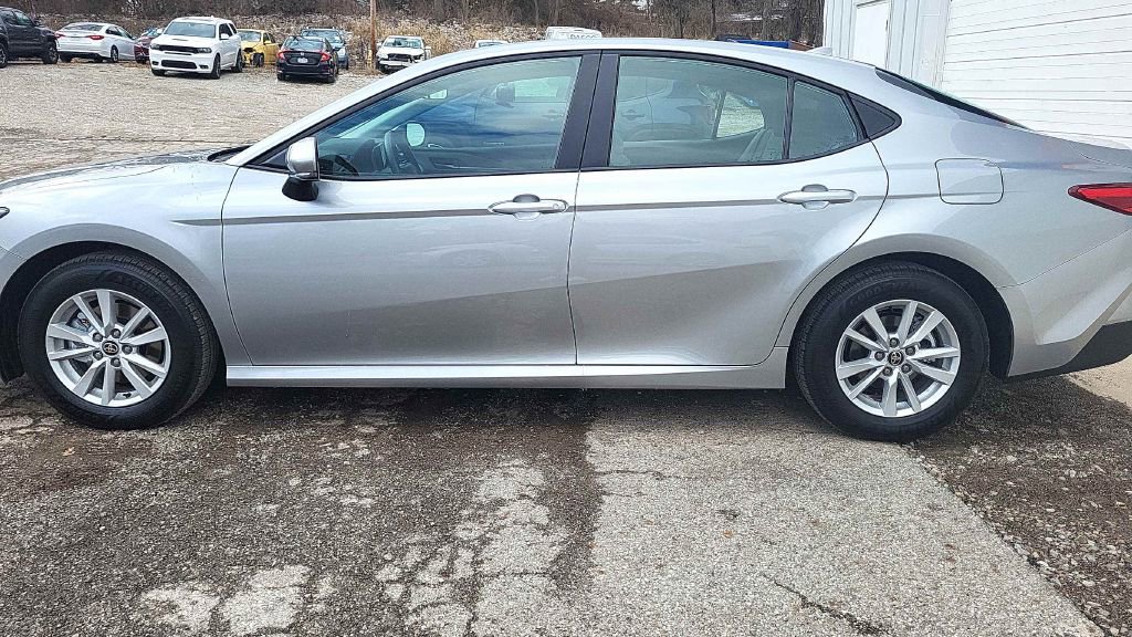 Used 2026 Toyota Camry XSE FWD image 4