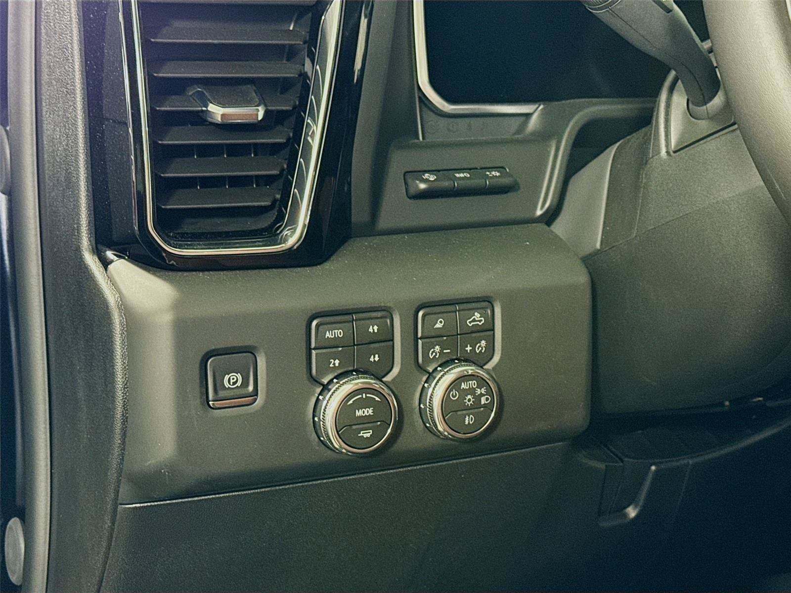 New 2026 GMC Sierra 3500 Denali Ultimate AWD/4WD image 4
