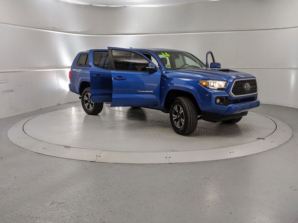 Used 2018 Toyota Tacoma TRD Sport image 7