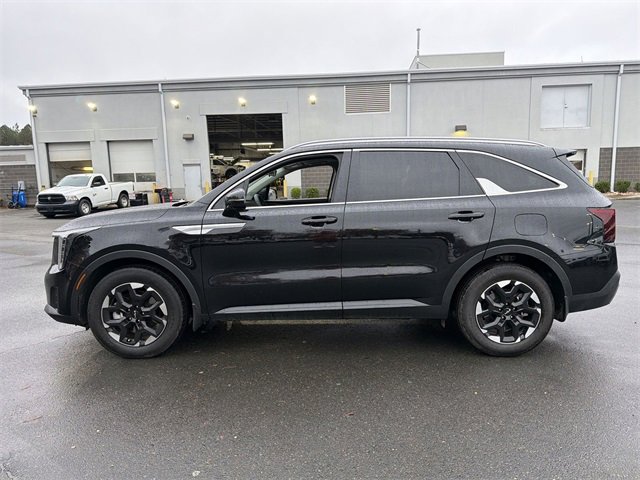 Used 2025 Kia Sorento S w/ Panoramic Sunroof Package image 10