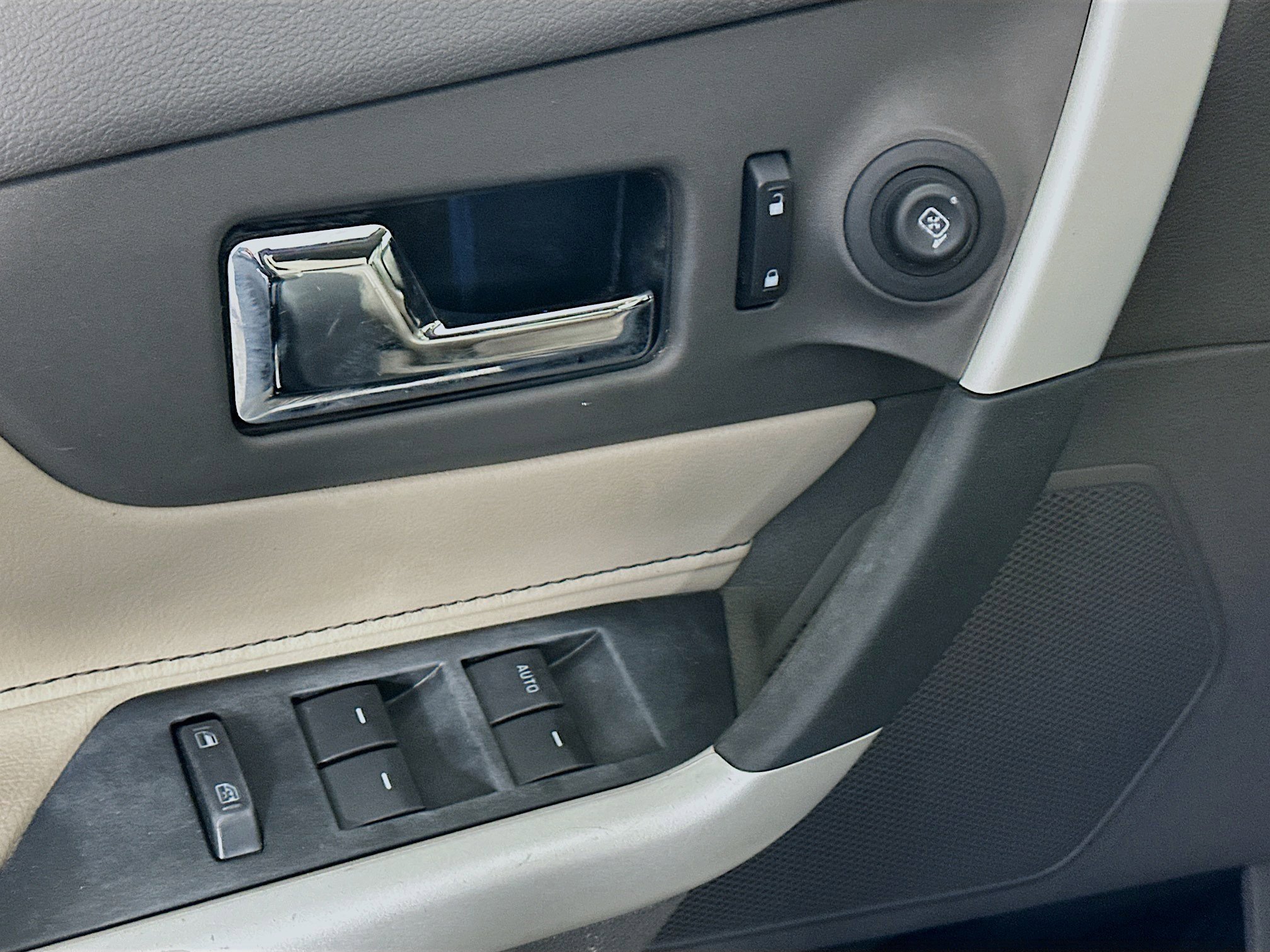 Used 2012 Ford Edge Limited image 15