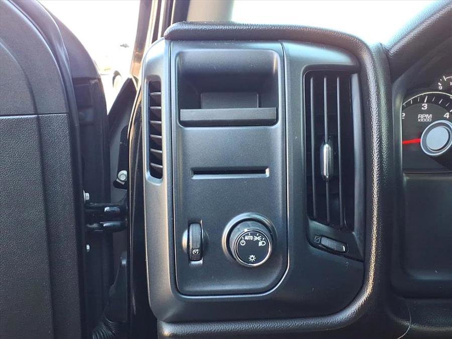 Used 2019 Chevrolet Silverado 1500 Custom w/ Custom Convenience Package image 18