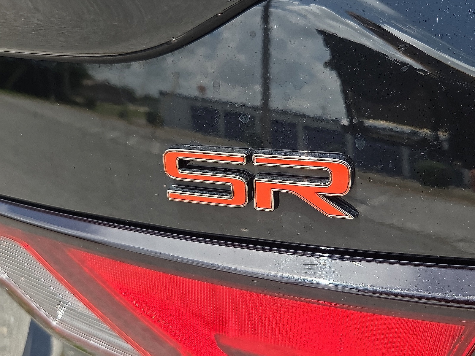 Used 2025 Nissan Sentra SR FWD image 9