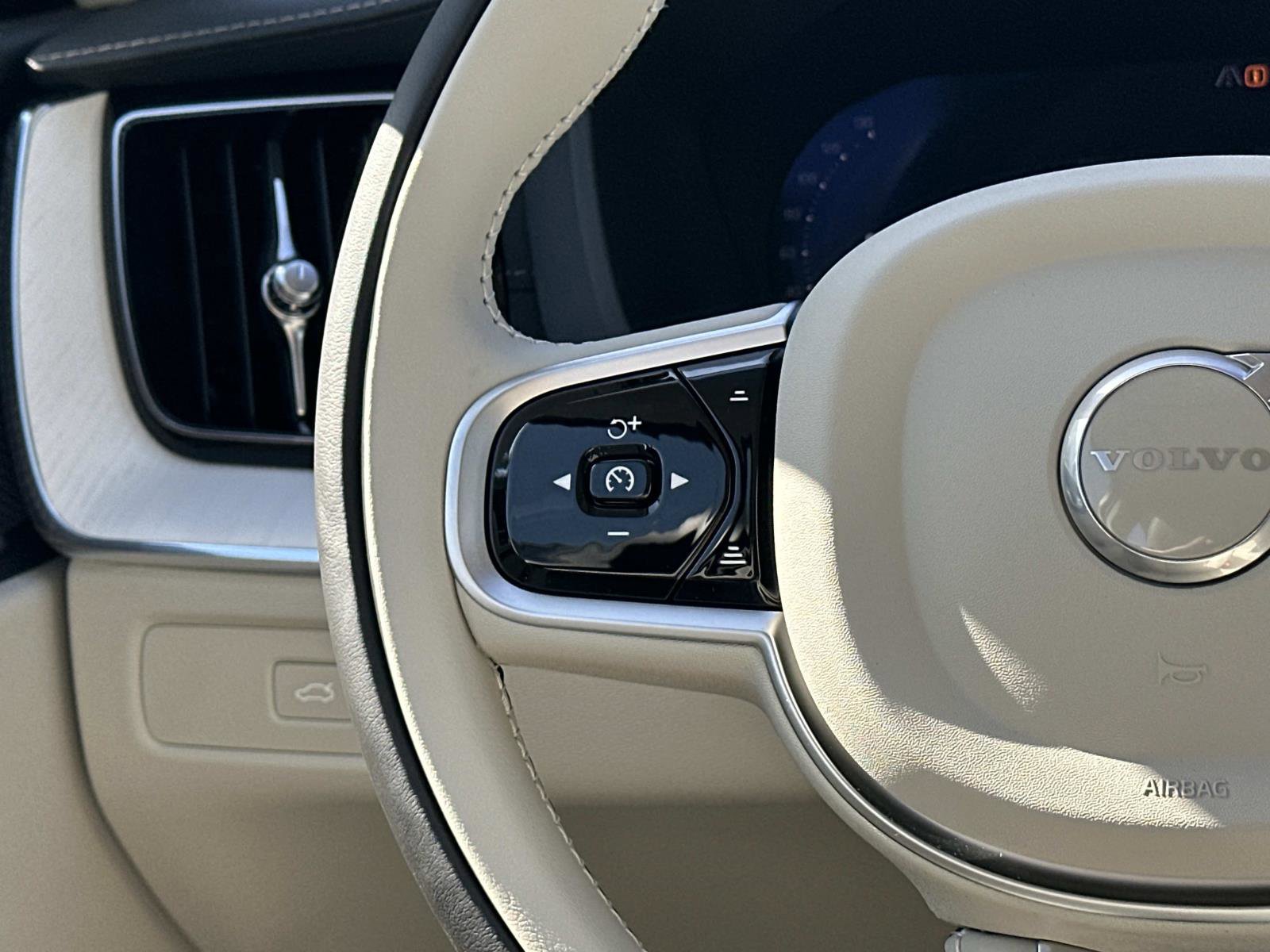 New 2026 Volvo XC60 B5 Ultra w/ Climate Package AWD/4WD image 8