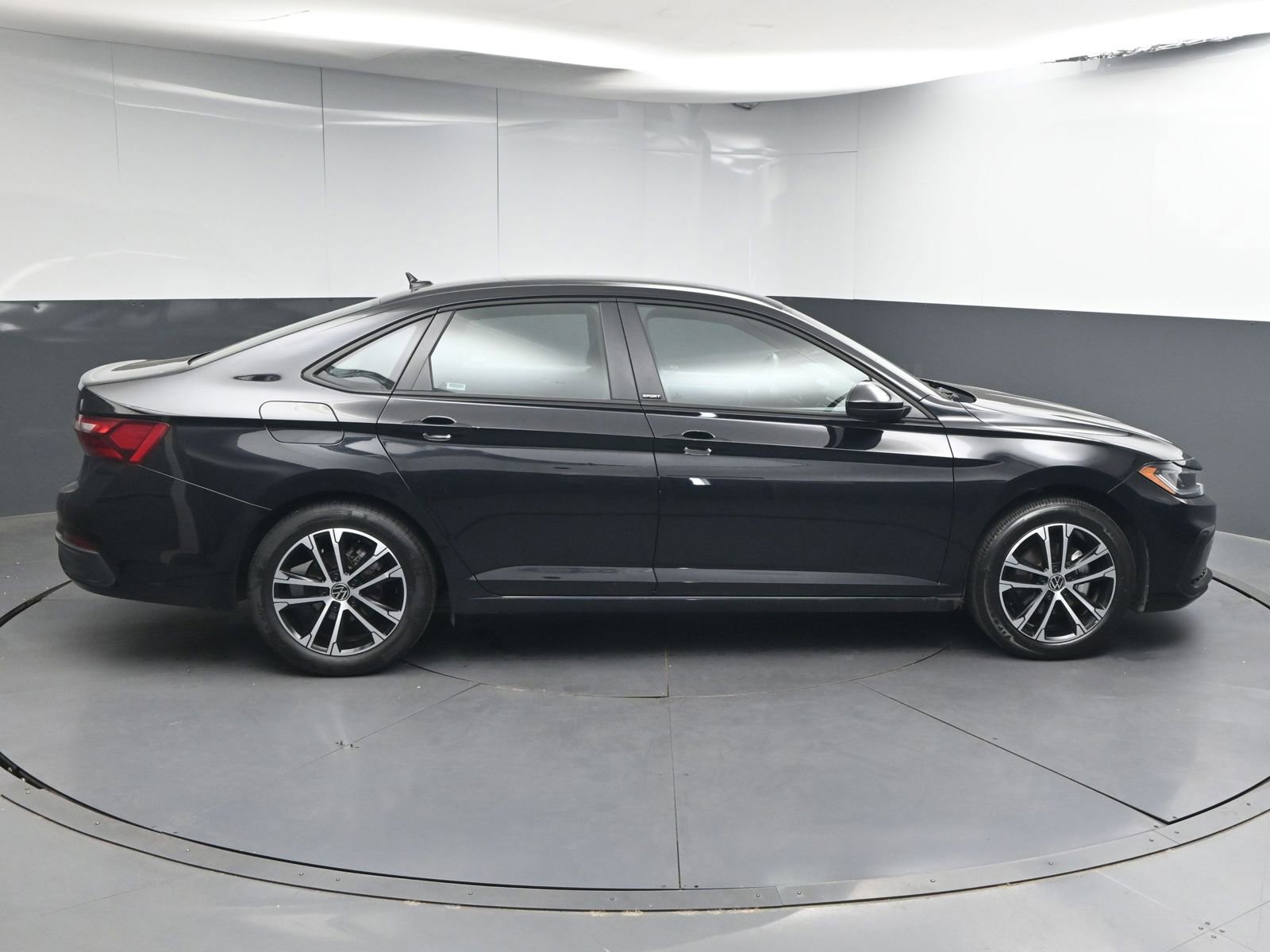 Used 2025 Volkswagen Jetta Sport FWD image 8