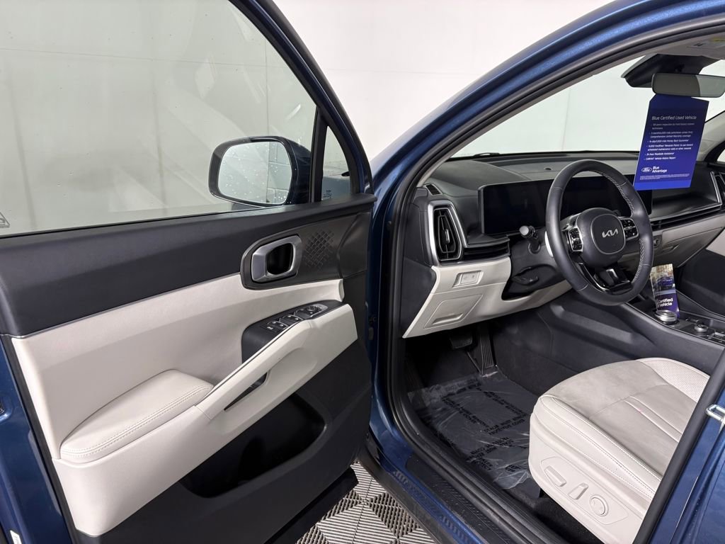 Used 2025 Kia Sorento EX image 13