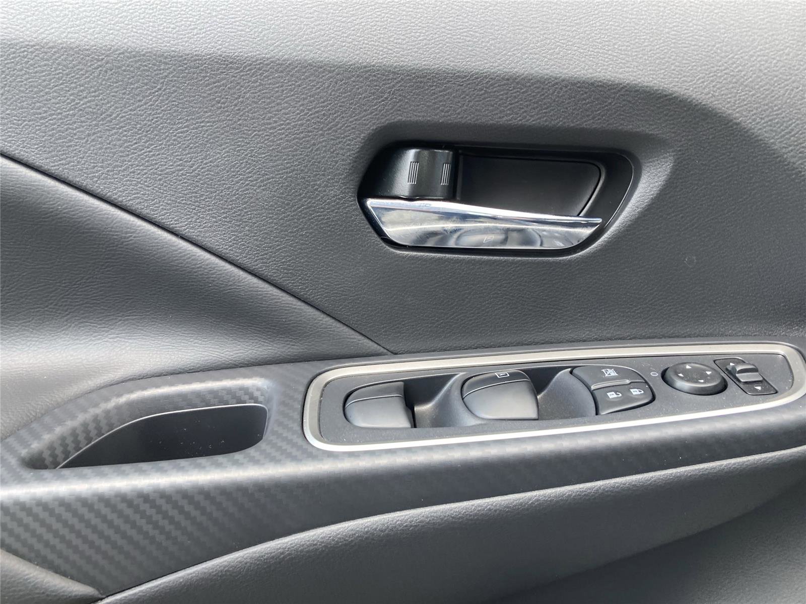 New 2025 Nissan Versa SR w/ Trunk Package image 27