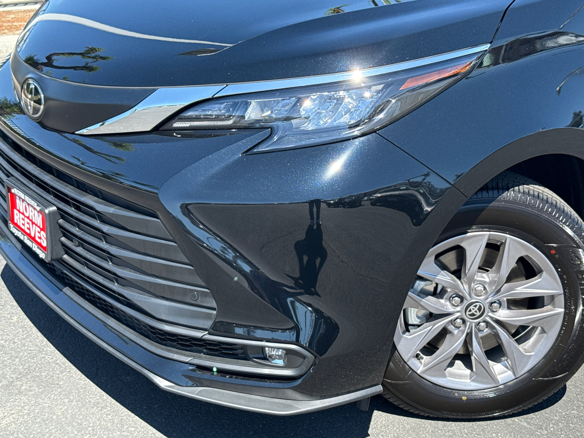 Certified 2026 Toyota Sienna XLE image 3