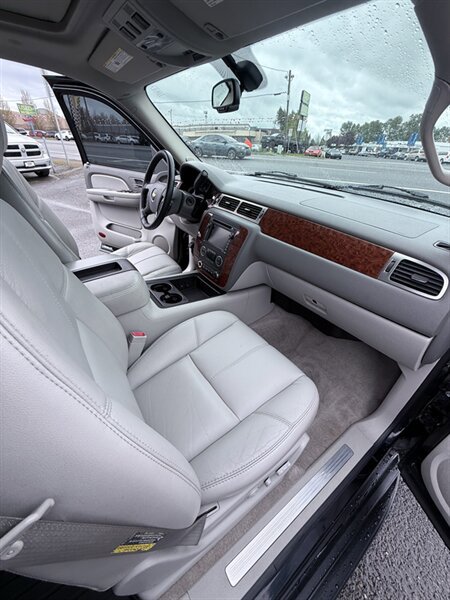 Used 2007 Chevrolet Tahoe LTZ w/ LTZ Preferred Equipment Group AWD/4WD image 28