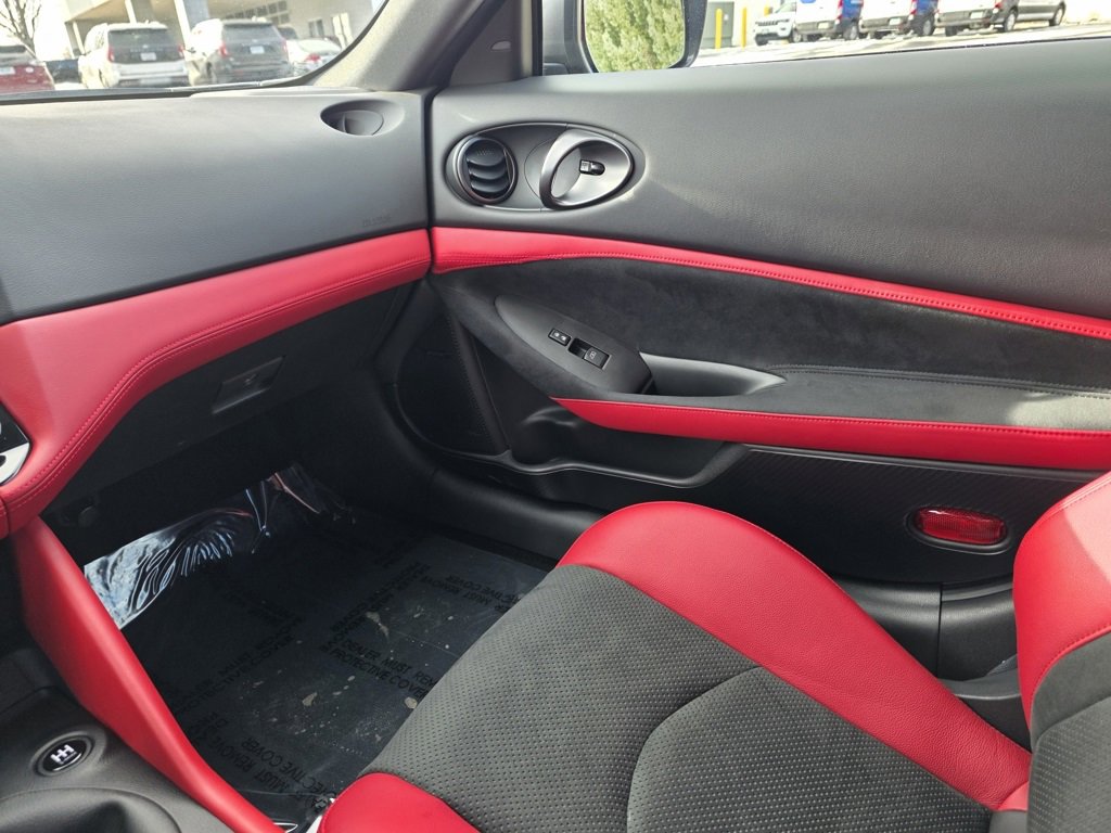 Used 2024 Nissan Z Performance w/ Floor Mat Package image 25