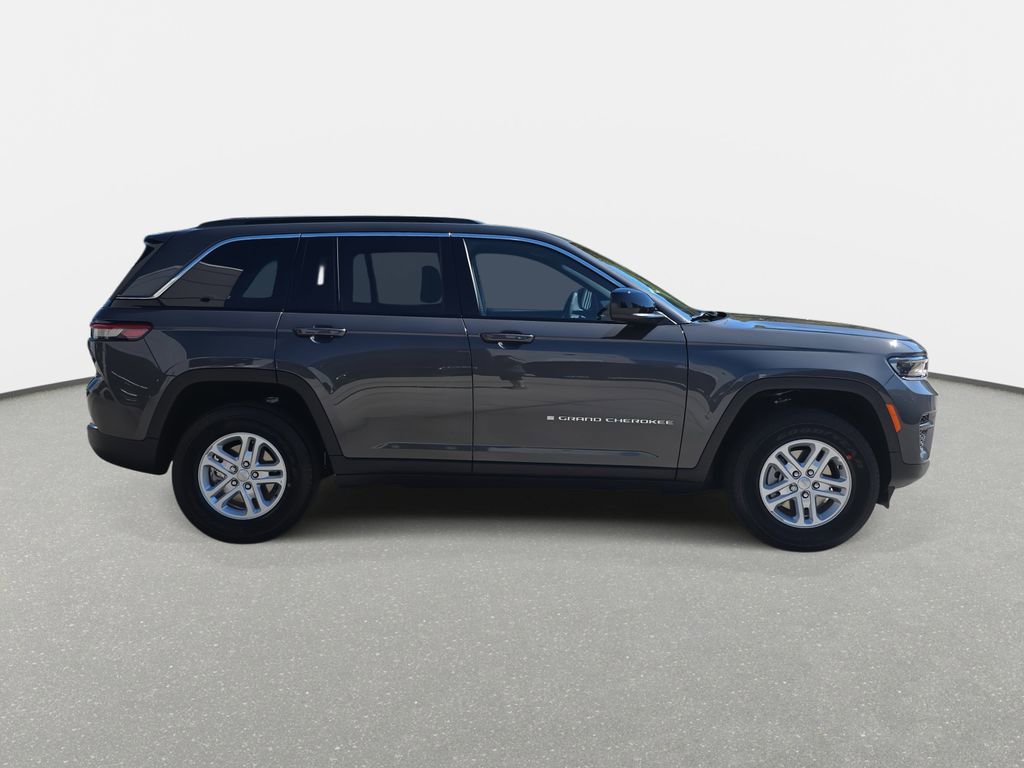 New 2025 Jeep Grand Cherokee Laredo w/ Luxury Tech Group I AWD/4WD image 4