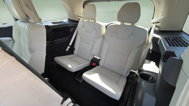 Used 2017 Volvo XC90 T6 Momentum w/ Vision Package AWD/4WD image 34