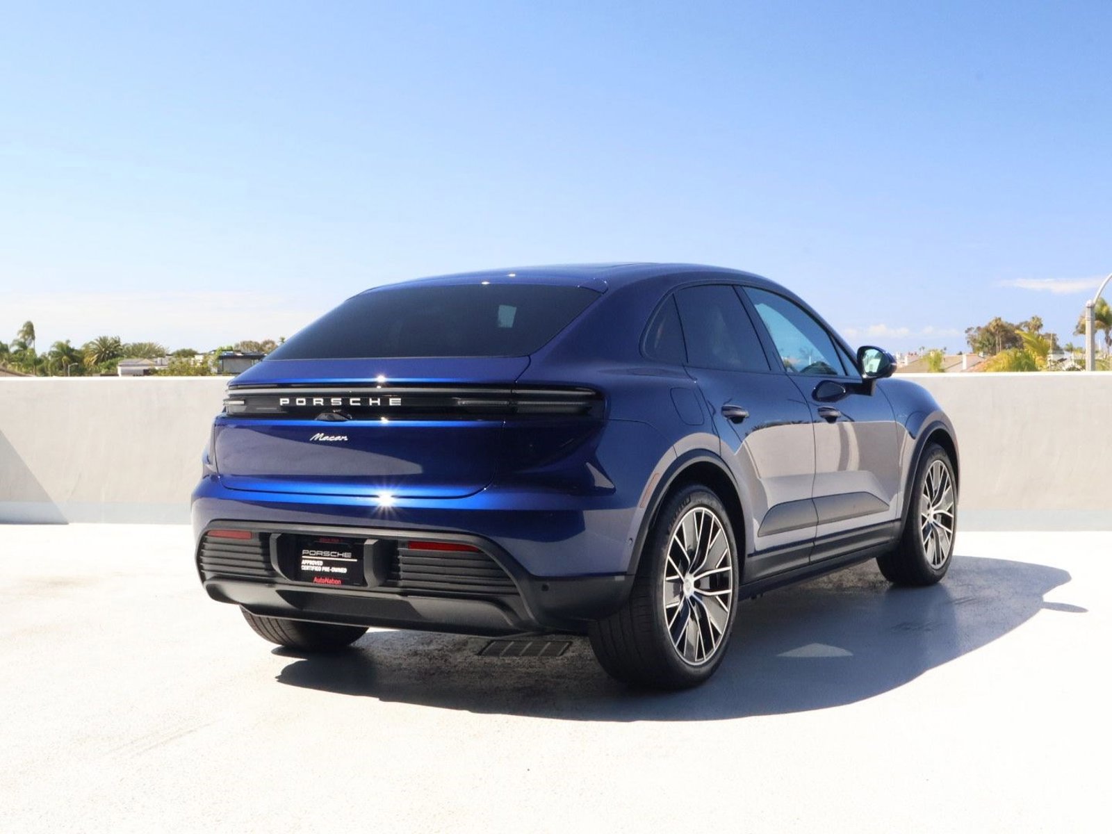 Certified 2025 Porsche Macan Electric RWD image 9