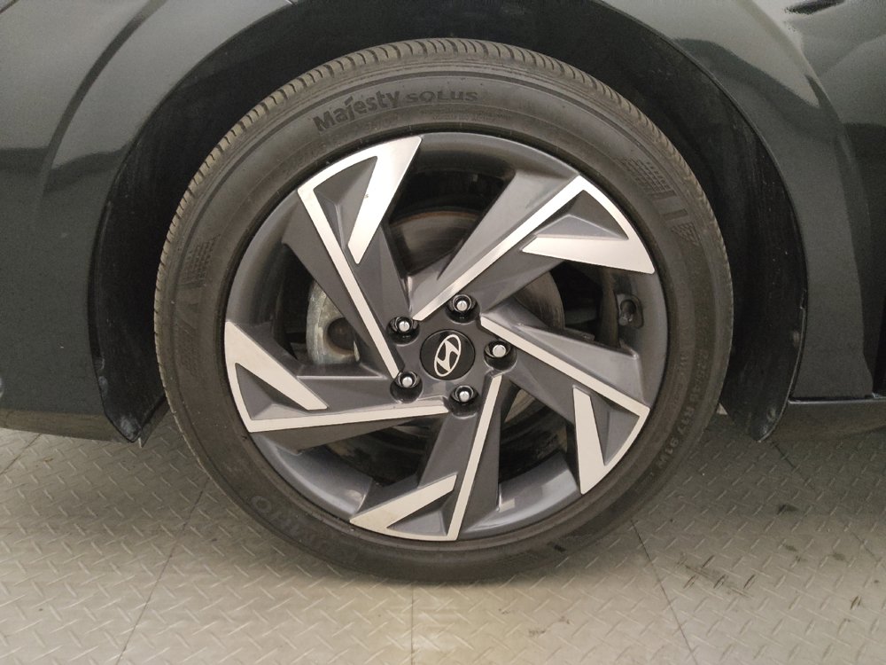 Used 2025 Hyundai Elantra Sport FWD image 31