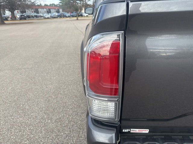 Used 2020 Toyota Tacoma TRD Off-Road image 10