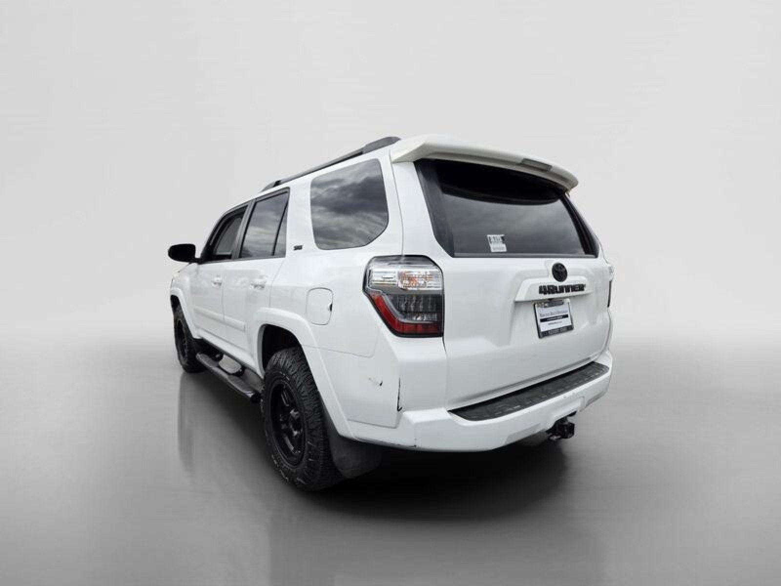Used 2020 Toyota 4Runner SR5 AWD/4WD image 3