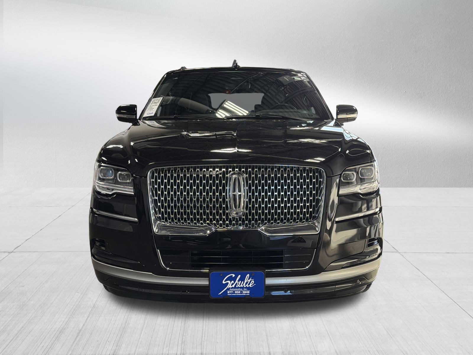 Used 2024 Lincoln Navigator L Reserve image 2