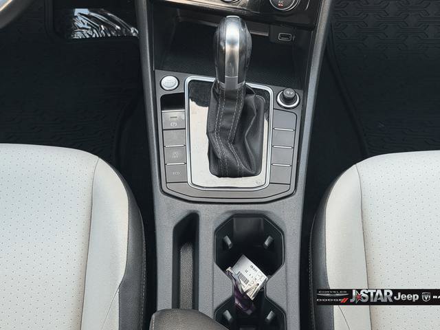 Used 2019 Volkswagen Jetta R-Line w/ R-Line Cold Weather Package FWD image 17