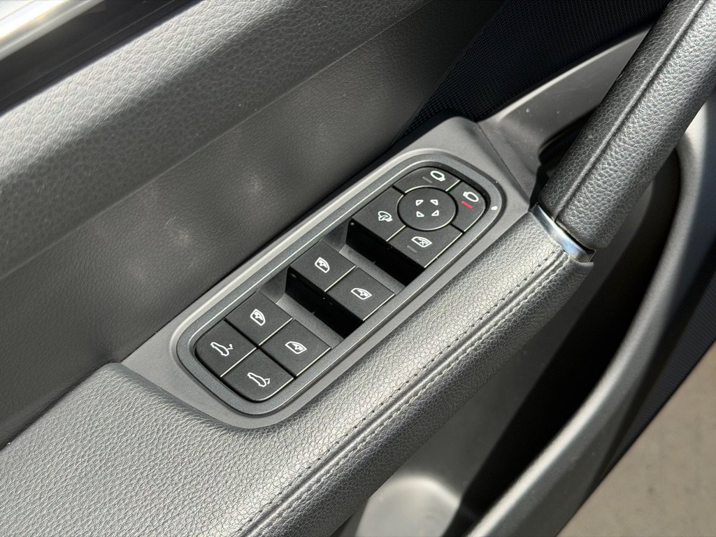 Used 2023 Porsche Cayenne Platinum Edition AWD/4WD image 22