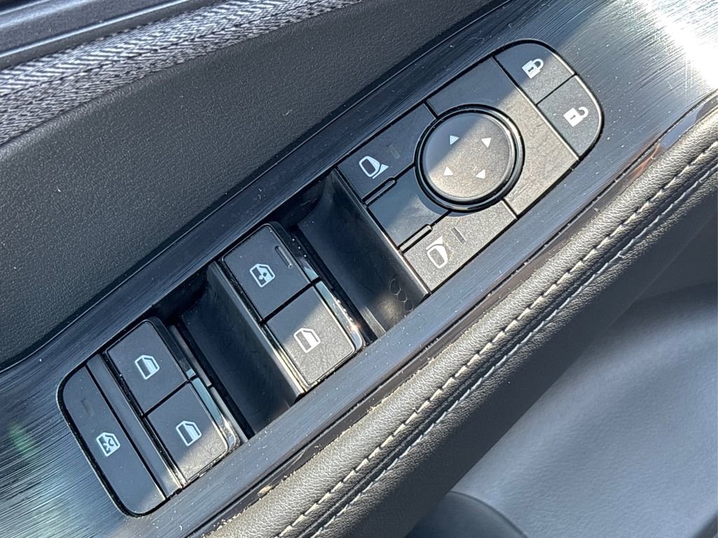 Certified 2023 Nissan Rogue SV image 33