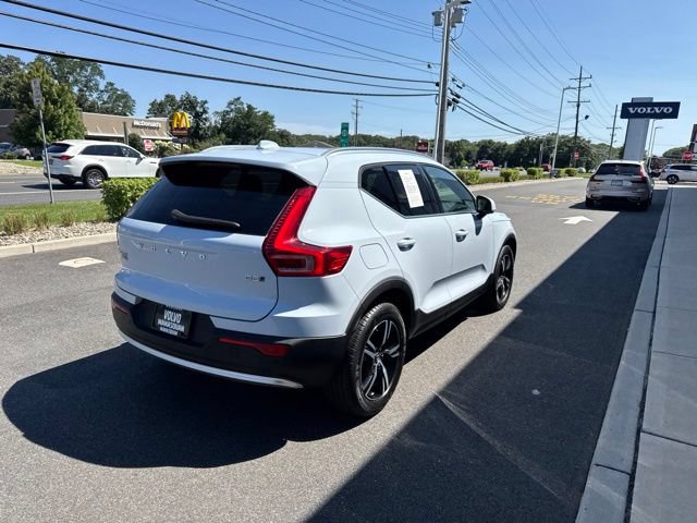 Certified 2025 Volvo XC40 B5 Core AWD/4WD image 5