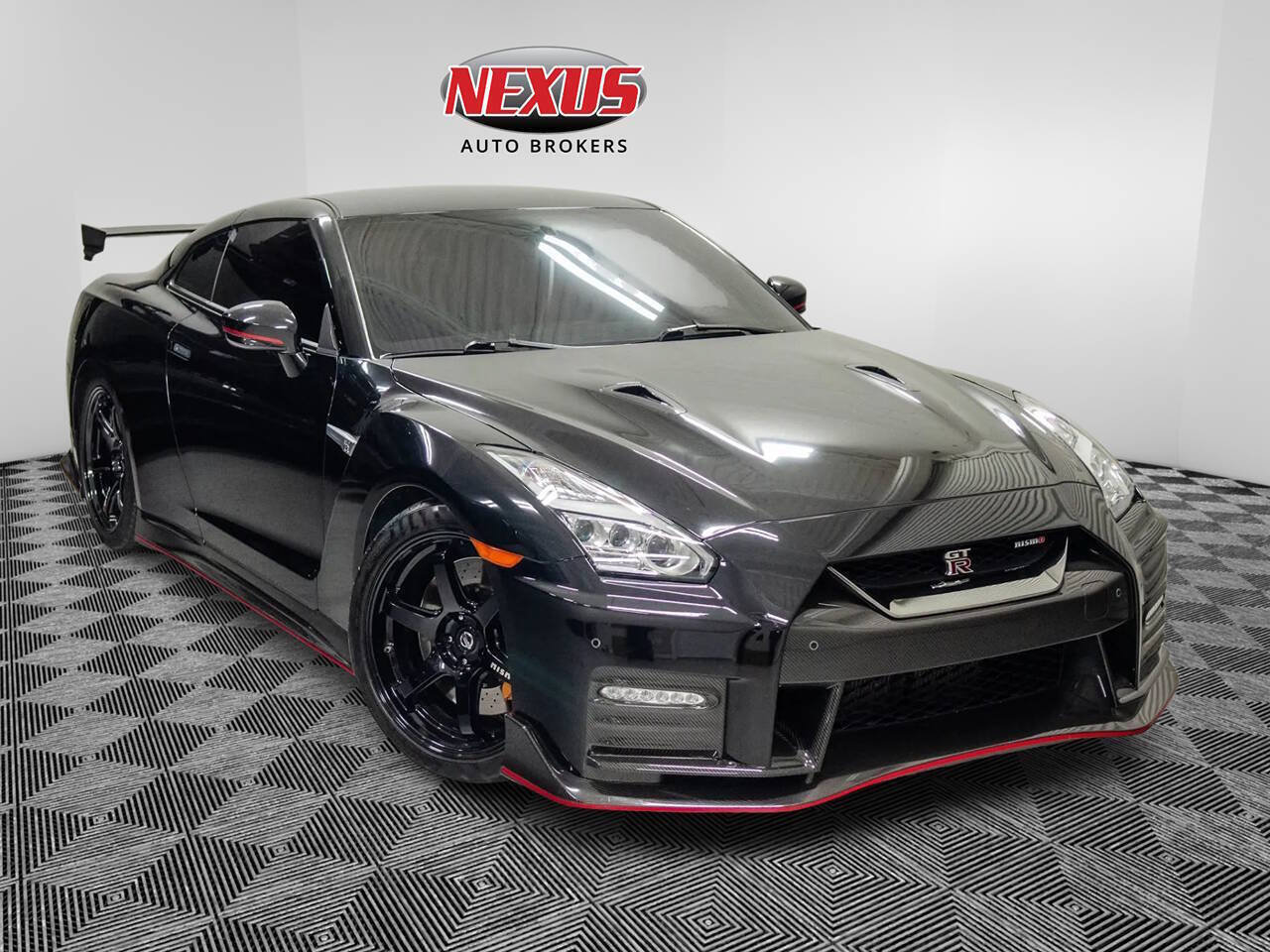 Used 2018 Nissan GT-R NISMO AWD/4WD image 1