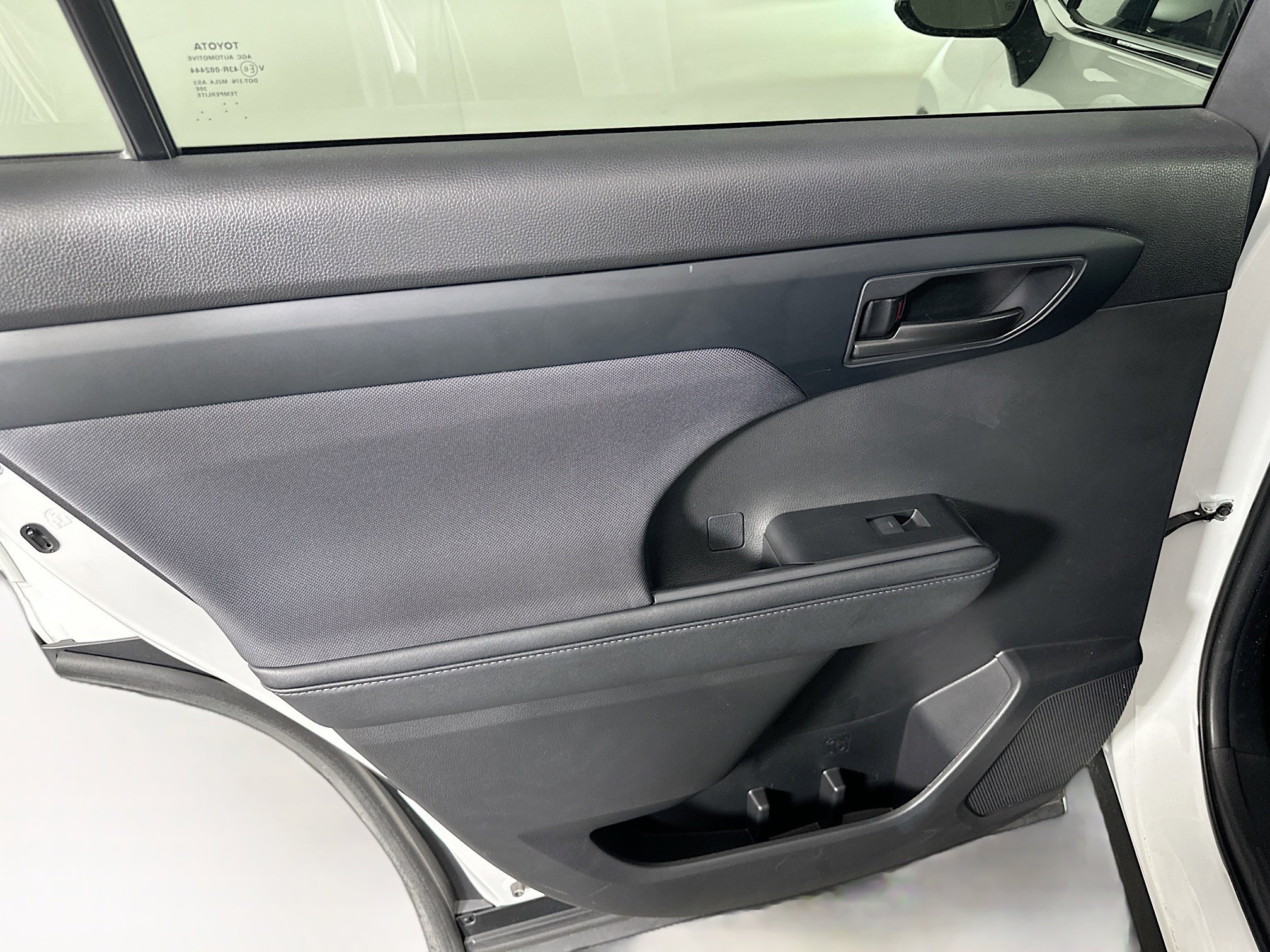 Used 2024 Toyota Highlander LE image 26