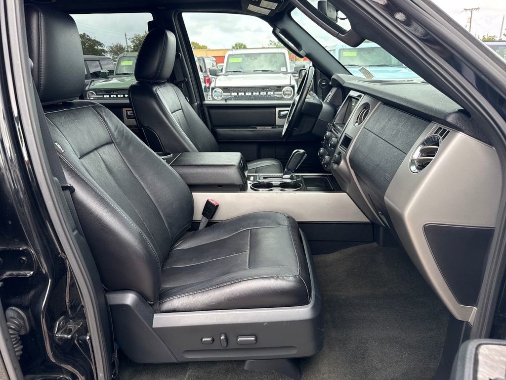 Used 2016 Ford Expedition Limited image 27