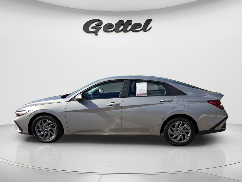 Used 2024 Hyundai Elantra SEL FWD image 4