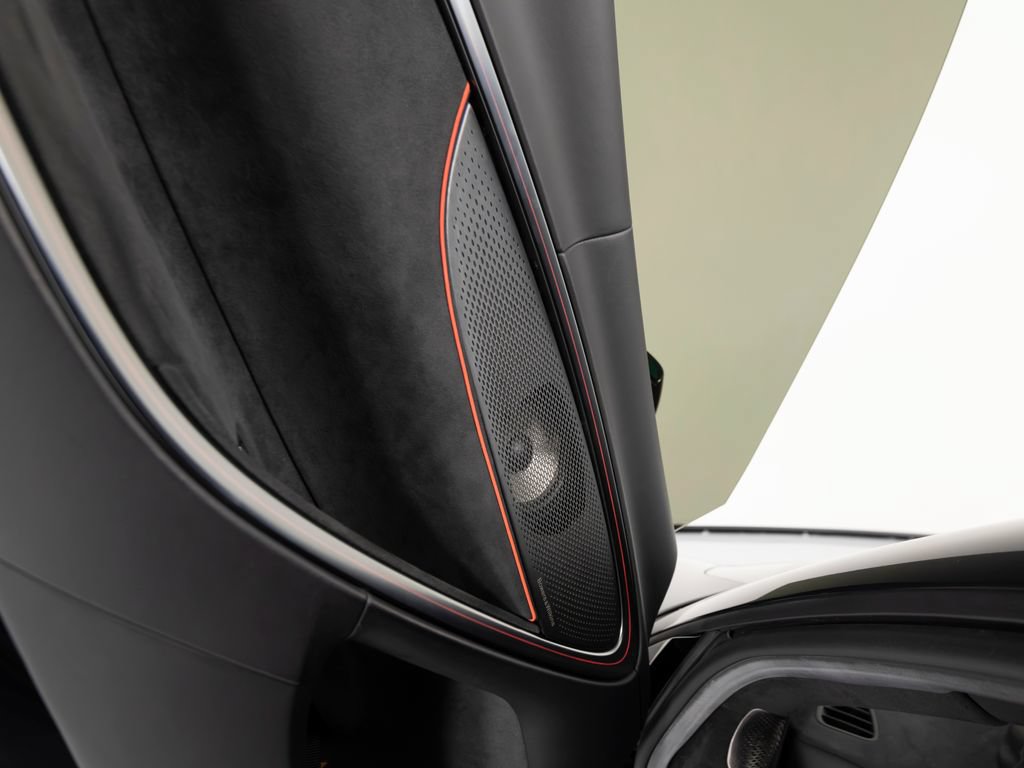 Used 2023 McLaren Artura RWD image 11