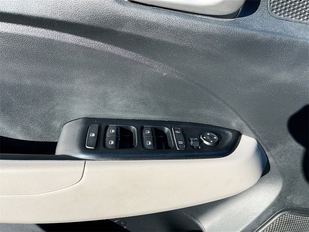 Used 2022 Hyundai Venue SEL w/ Cargo Package image 17