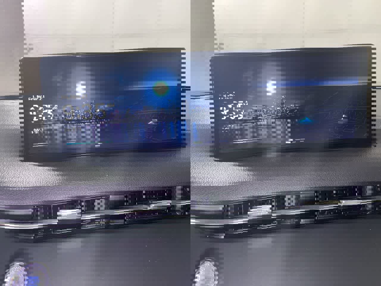 Used 2025 Genesis GV70 2.5T image 18