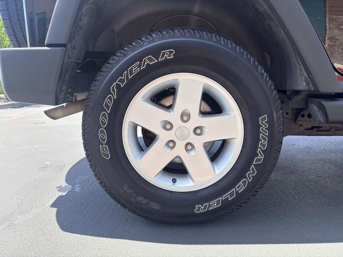 Used 2013 Jeep Wrangler Unlimited Sport image 16