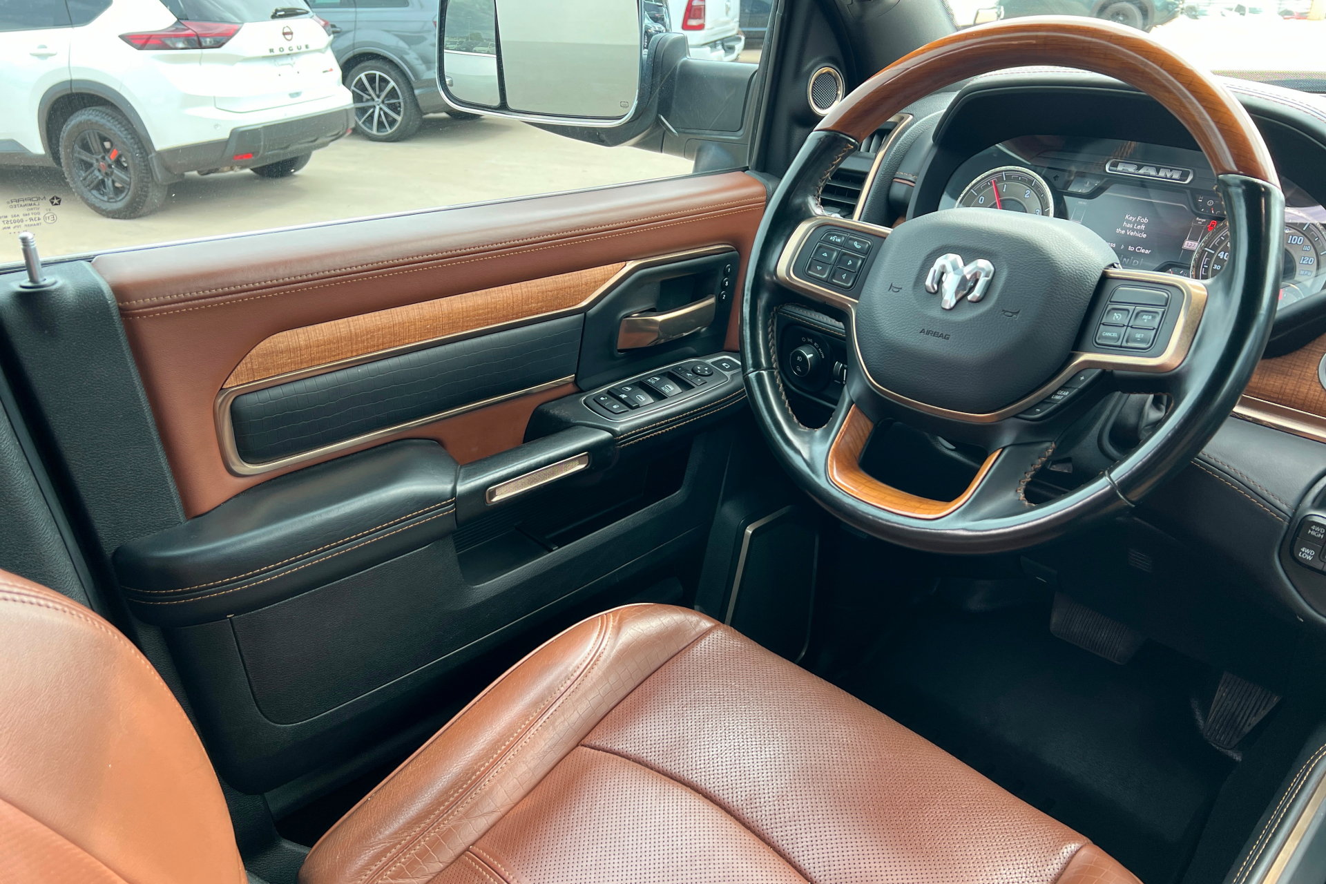 Used 2022 RAM 2500 Limited AWD/4WD image 11