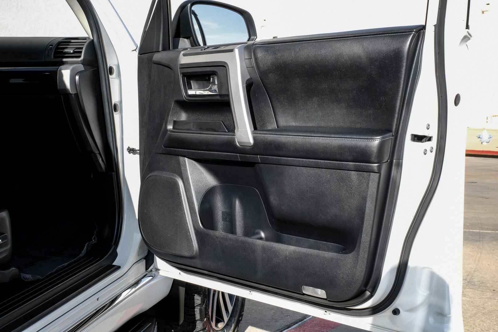 Used 2014 Toyota 4Runner Limited image 43