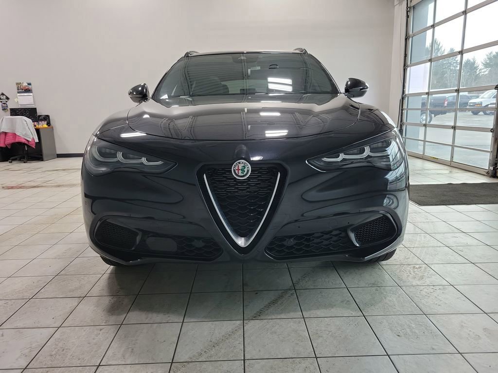 Used 2024 Alfa Romeo Stelvio Ti image 8