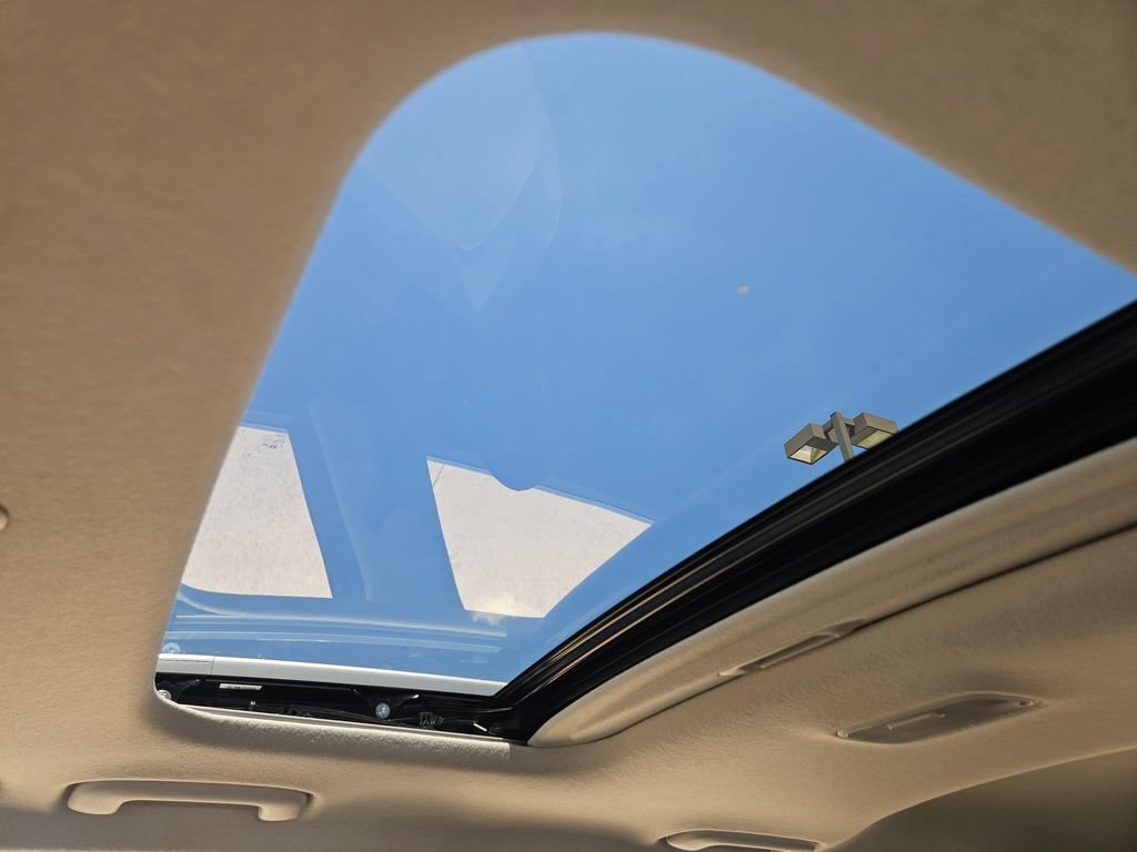 Used 2025 Hyundai Venue SEL FWD image 23